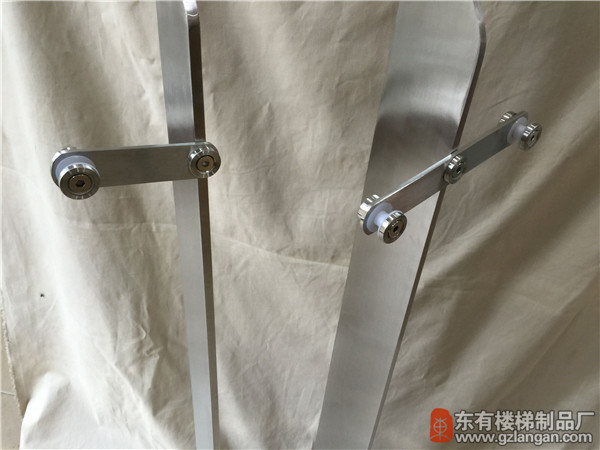 最新单扁玻璃不锈钢楼梯栏杆立柱DY-8134（5 mm厚精磨挂件）