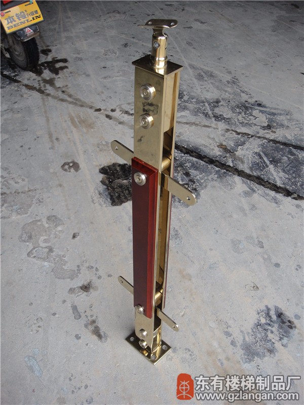 不锈钢夹木玻璃楼梯立柱DY-8211（45度侧视）