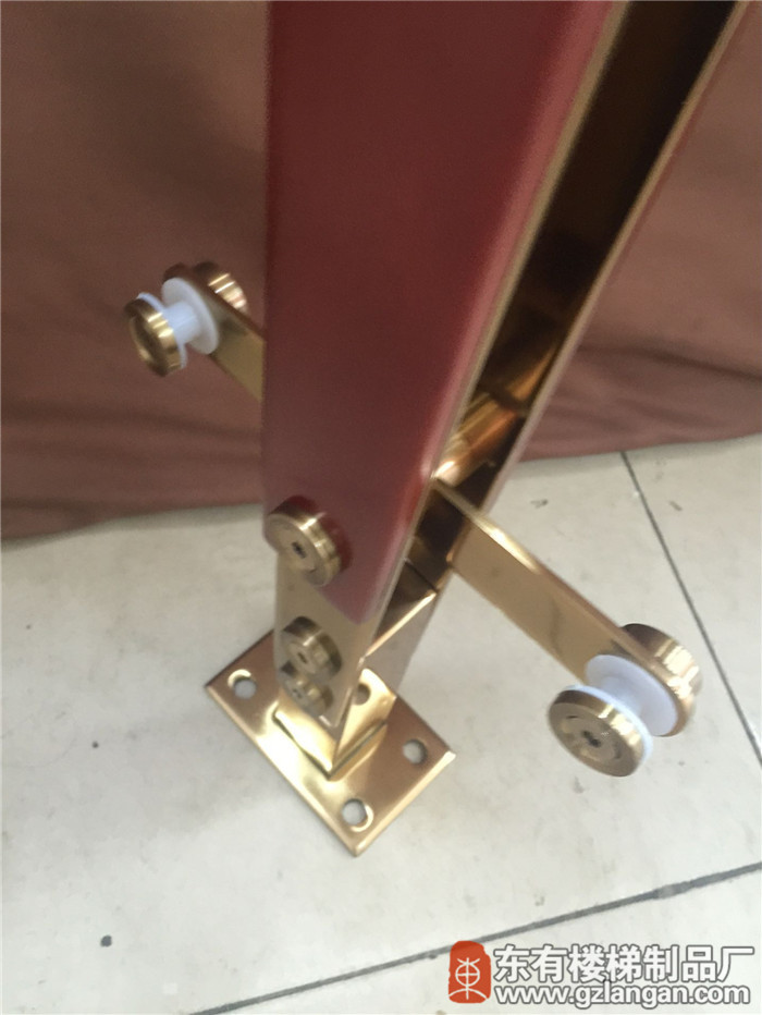 钛金夹木不锈钢玻璃楼梯护栏立柱DY-8242厚精磨挂件