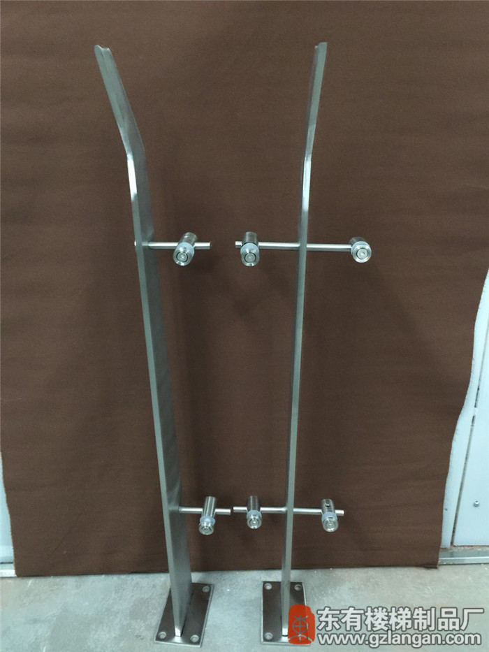 客户定制款梯形单扁穿管不锈钢立柱DIY-002正视