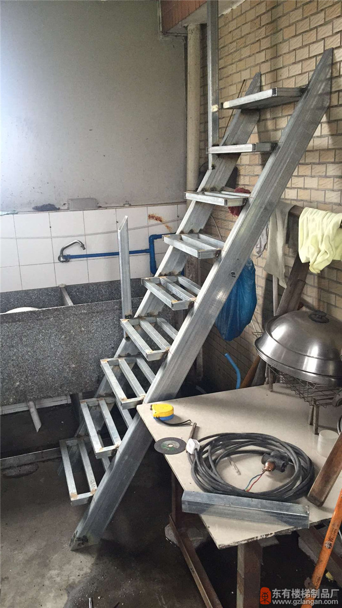 北京路住宅不锈钢爬梯制作5