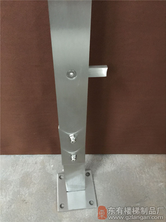 实心单扁不锈钢穿管栏杆立柱DIY-006实拍底板