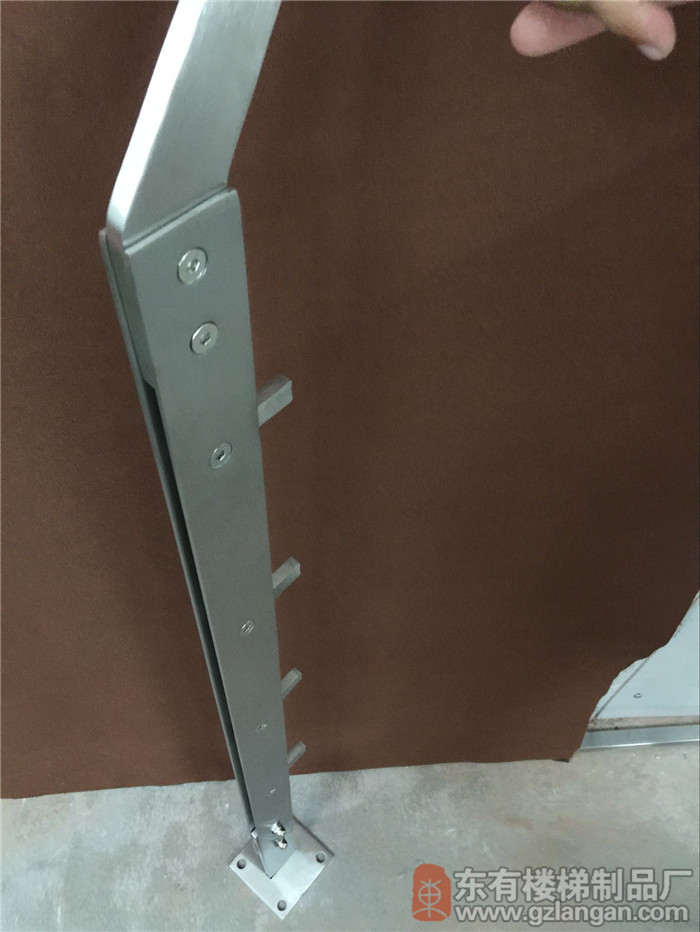 实心单扁不锈钢穿管栏杆立柱DIY-006实拍45度角