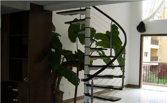 田园风格的不锈钢楼梯扶手设计