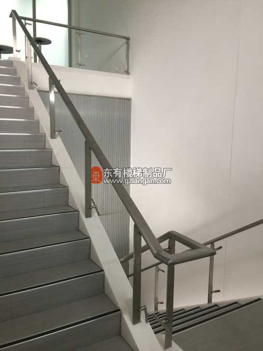  广州本田研究院楼梯玻璃栏杆