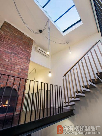 薄如纸片的楼梯设计