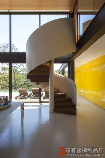 螺旋形楼梯增强立体感