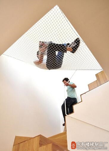 葡萄牙设计机构OODA 附带吊床的开放的楼梯间1