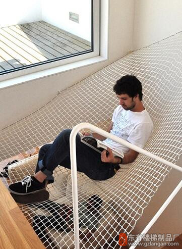 葡萄牙设计机构OODA 附带吊床的开放的楼梯间1