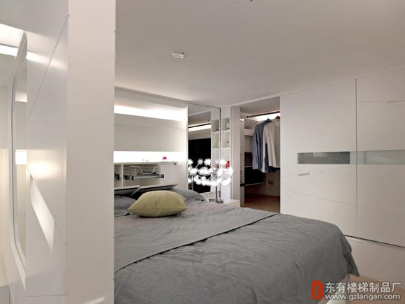 衣橱空间丝毫没有因为坪数小而缩水