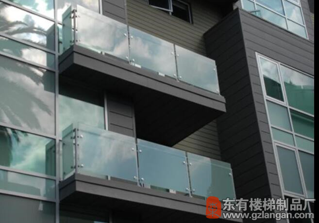 简约风格的阳台栏杆设计4