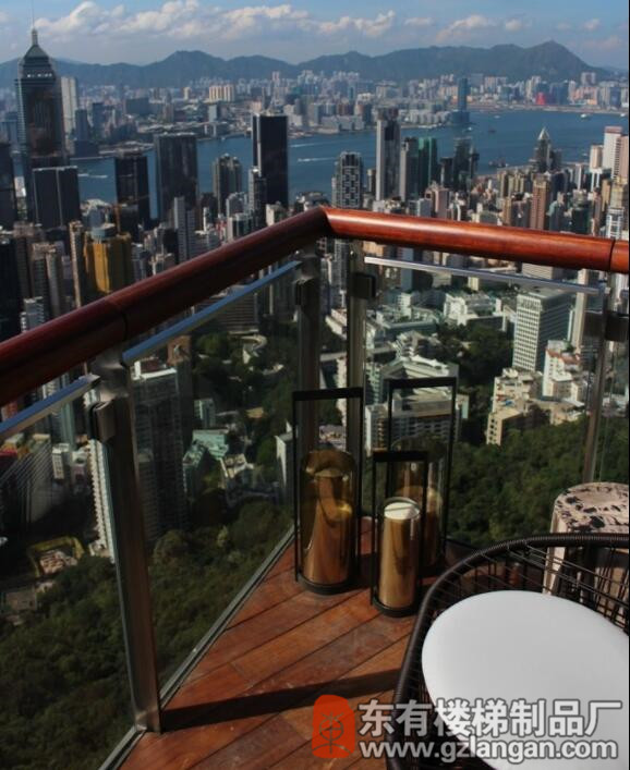 简约风格的阳台栏杆设计7