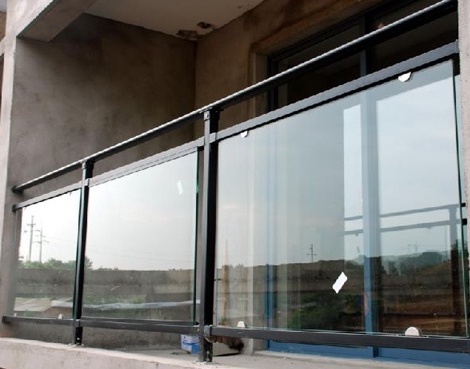 玻璃的阳台 玻璃的阳台