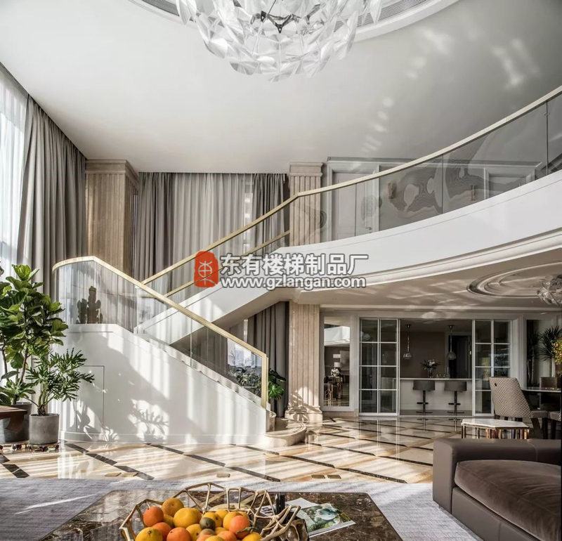 玻璃也给人对整体空间的透视感