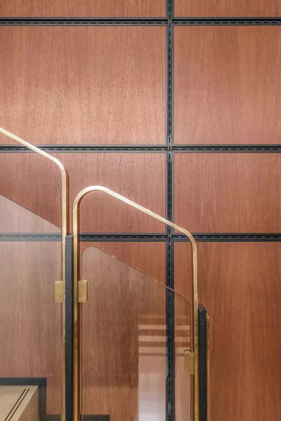 金属质感的楼梯扶手设计1