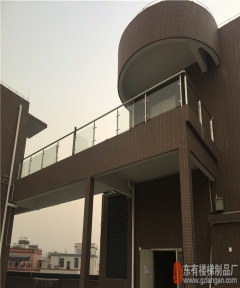 恒泰汇天面停车场玻璃不锈钢栏杆