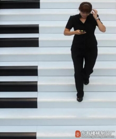 一条会“弹钢琴”的阶梯